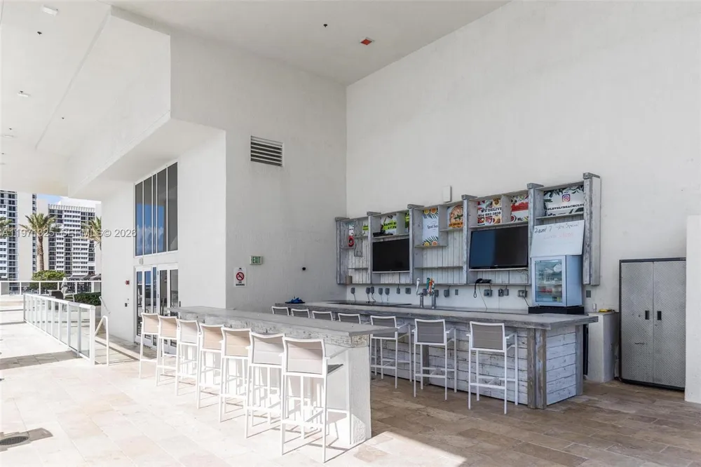 1830 S OCEAN DR #2811 Hallandale Beach, FL 33009