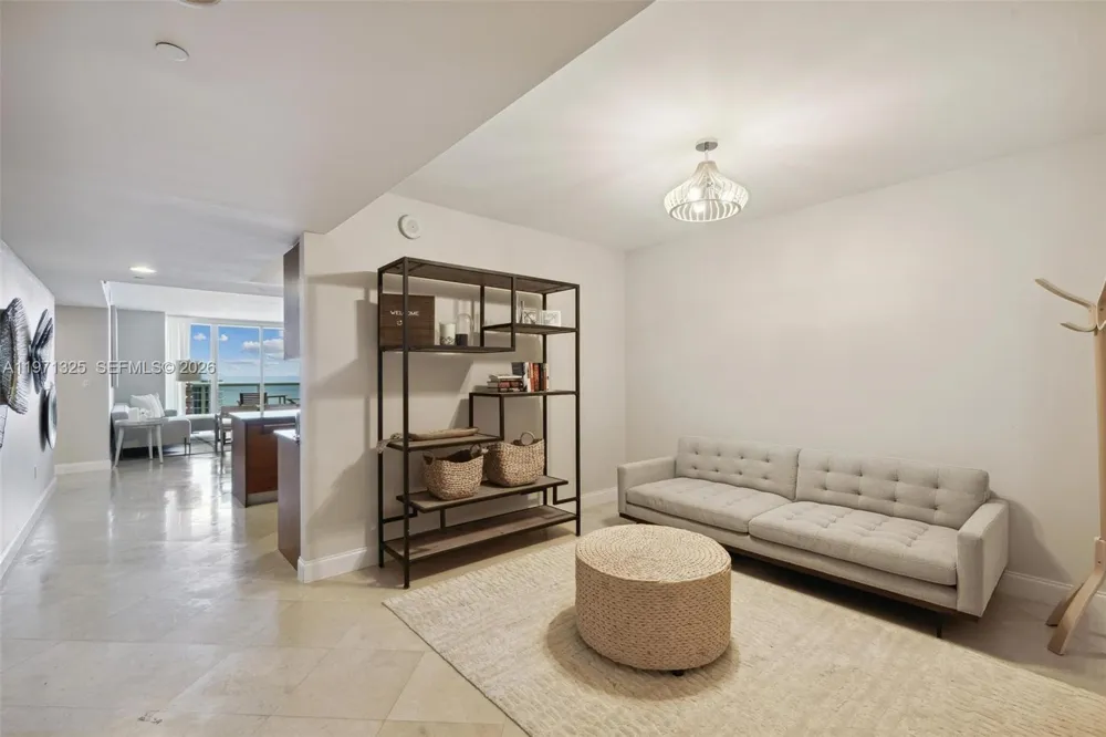 1830 S OCEAN DR #2811 Hallandale Beach, FL 33009