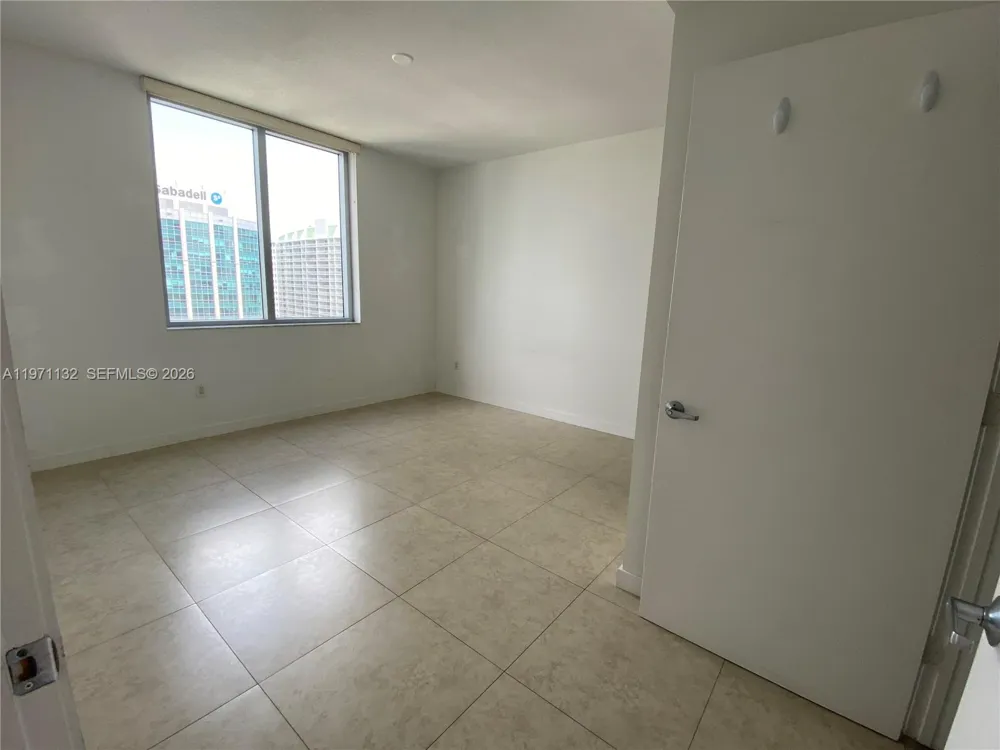 1060 Brickell Ave #3105 Miami, FL 33131