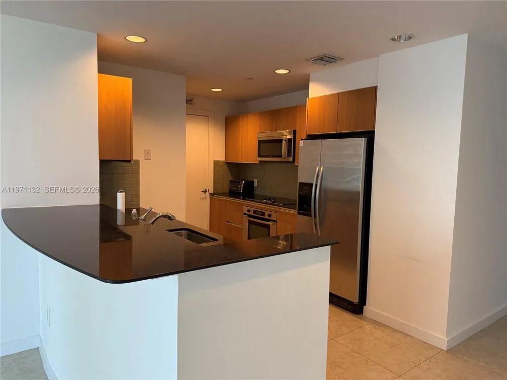 1060 Brickell Ave #3105 Miami, FL 33131