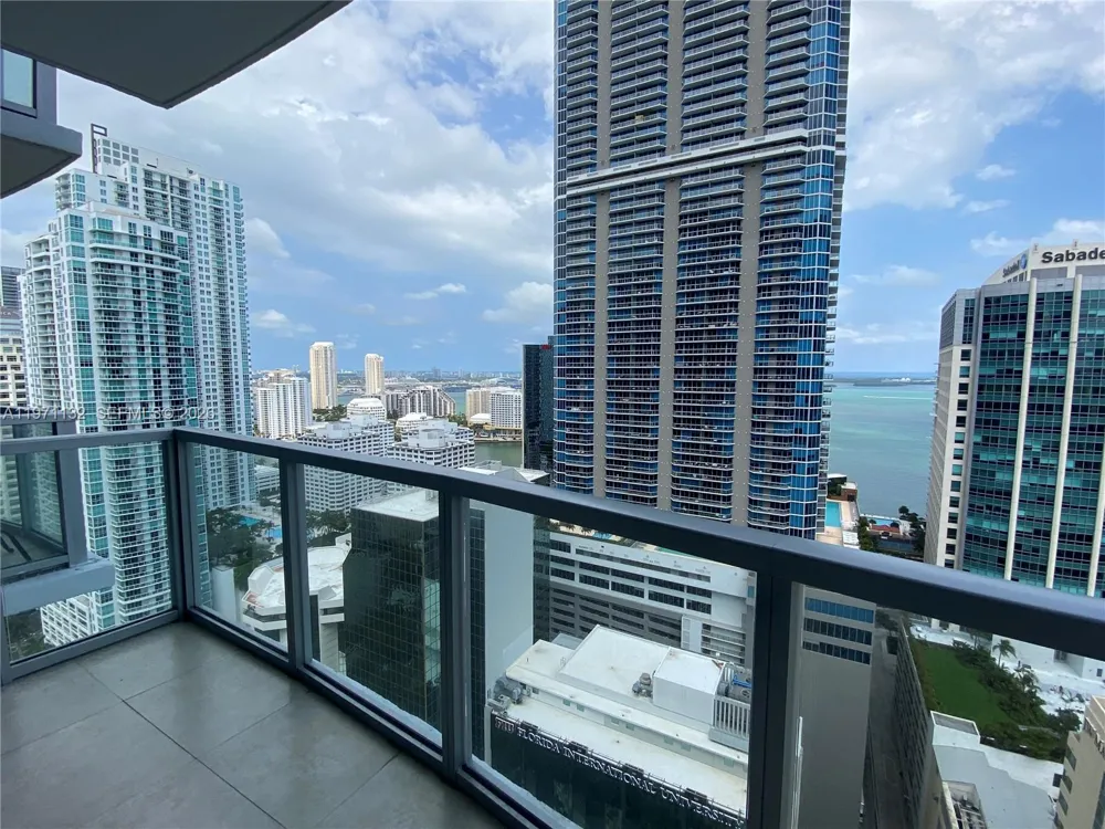 1060 Brickell Ave #3105 Miami, FL 33131