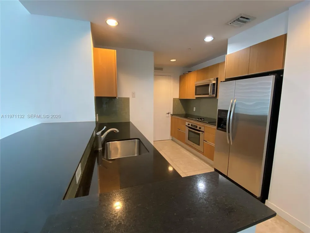 1060 Brickell Ave #3105 Miami, FL 33131