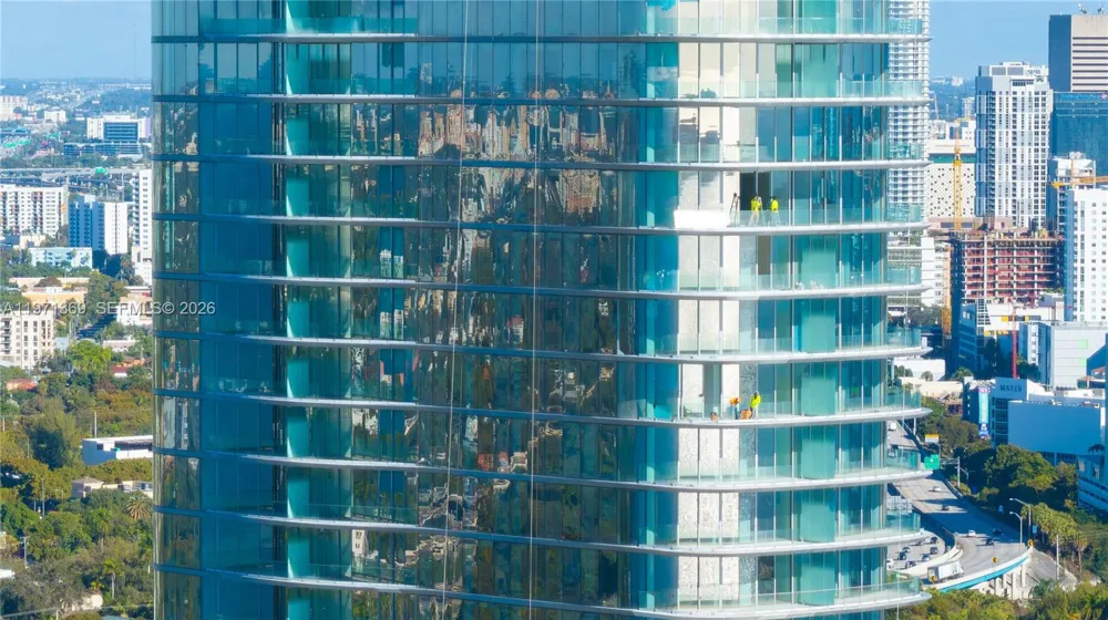 175 SE 25 Rd #2802 Miami, FL 33129