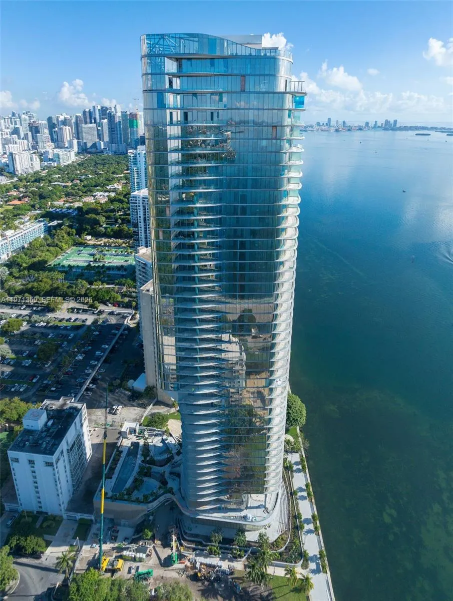 175 SE 25 Rd #2802 Miami, FL 33129