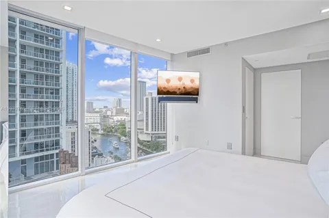 475 Brickell Ave #1913