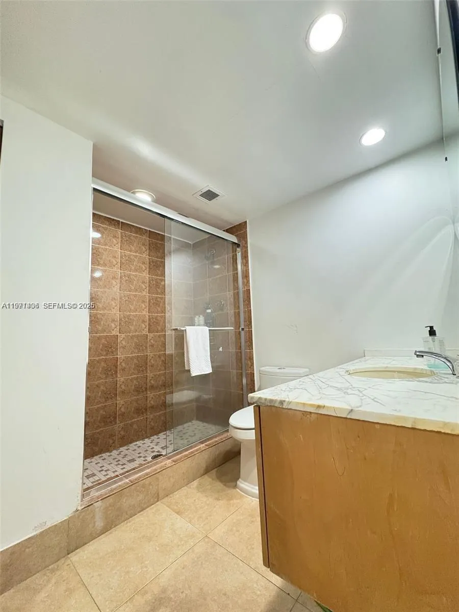 1965 S Ocean Dr #2F Hallandale Beach, FL 33009
