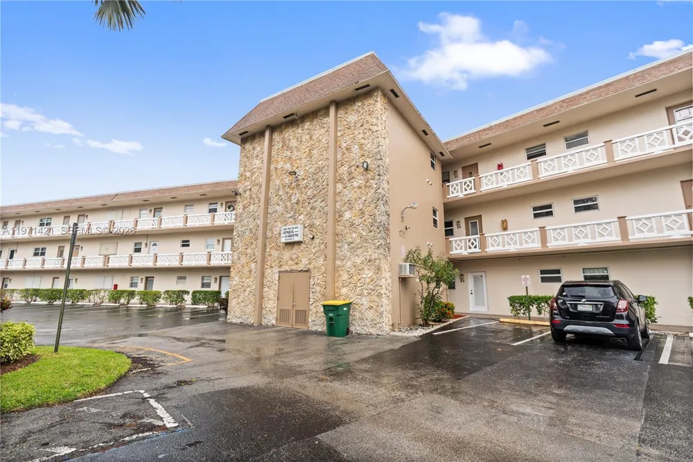 5003 NW 35th St #405 Lauderdale Lakes, FL 33319