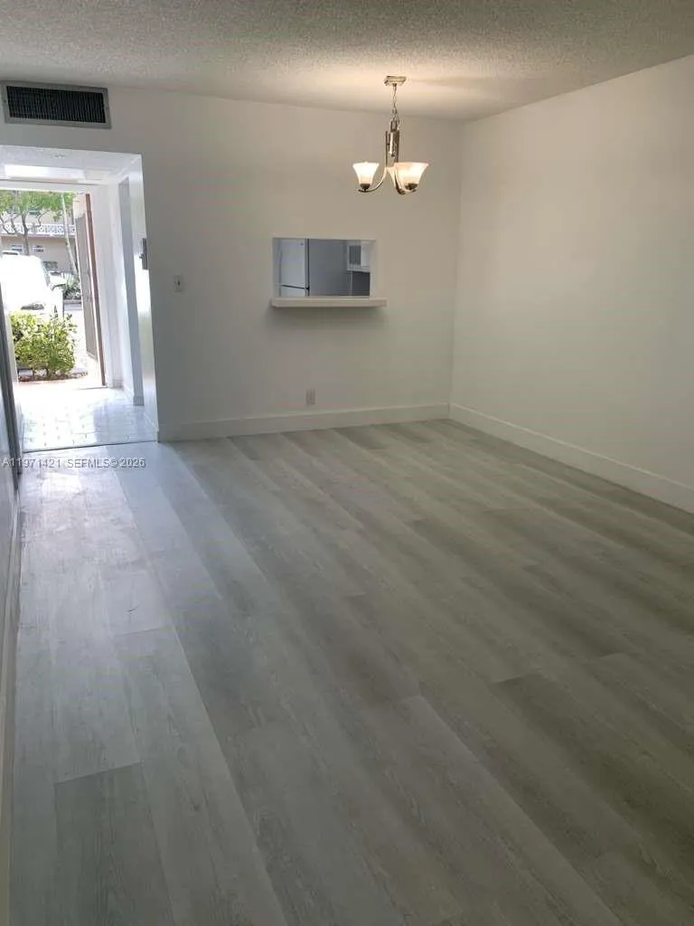 5003 NW 35th St #405 Lauderdale Lakes, FL 33319
