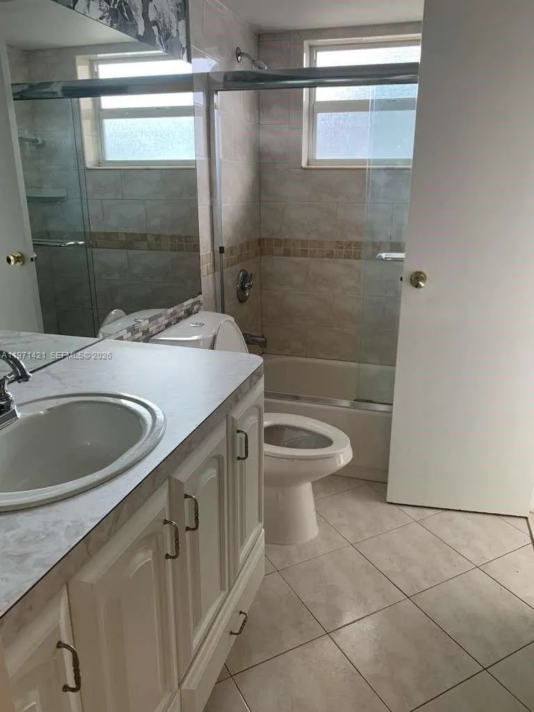 5003 NW 35th St #405 Lauderdale Lakes, FL 33319