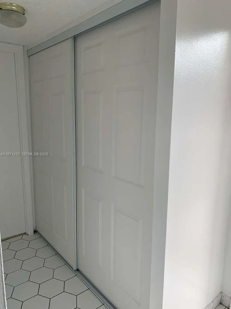 5003 NW 35th St #405 Lauderdale Lakes, FL 33319
