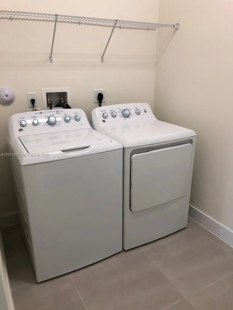 16045 NW 87th Ct Miami Lakes, FL 33018