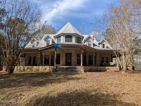 642 SW Columbine Lane
