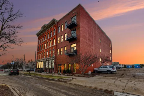 801 Monroe Avenue NW #105