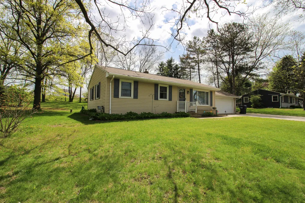 8077 W Q AVENUE Texas Charter Township, MI 49009