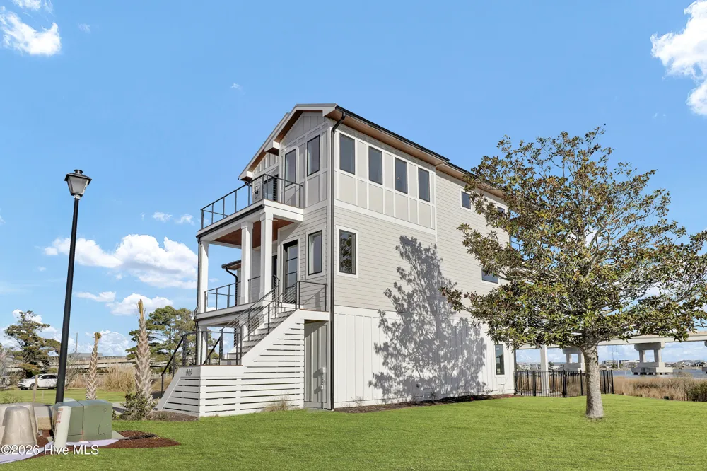 113 Diamond Pt Court Surf City, NC 28445