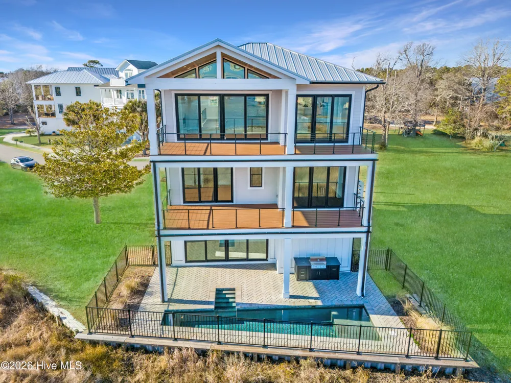 113 Diamond Pt Court Surf City, NC 28445