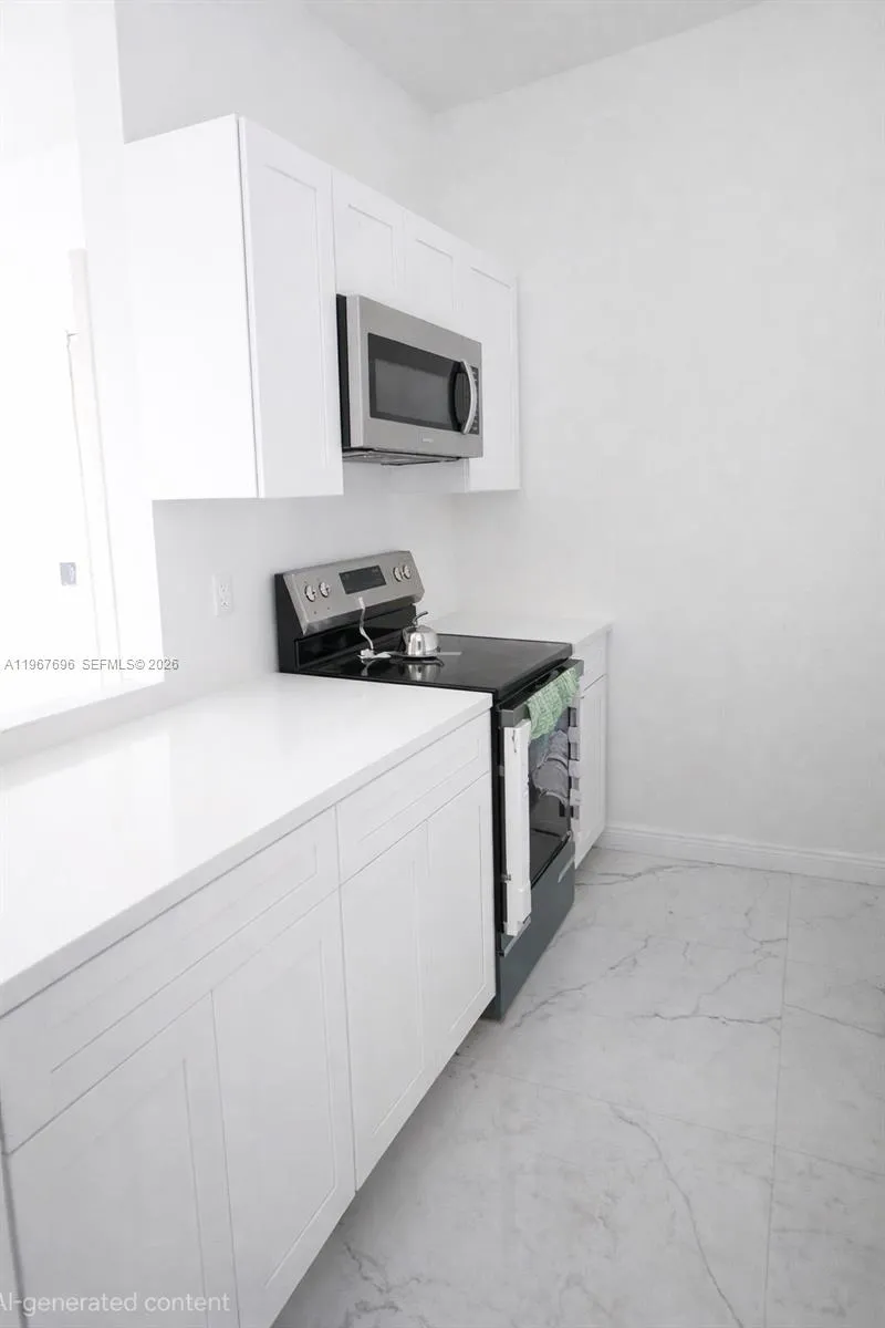 915 NE 199th St #206-15 Miami, FL 33179