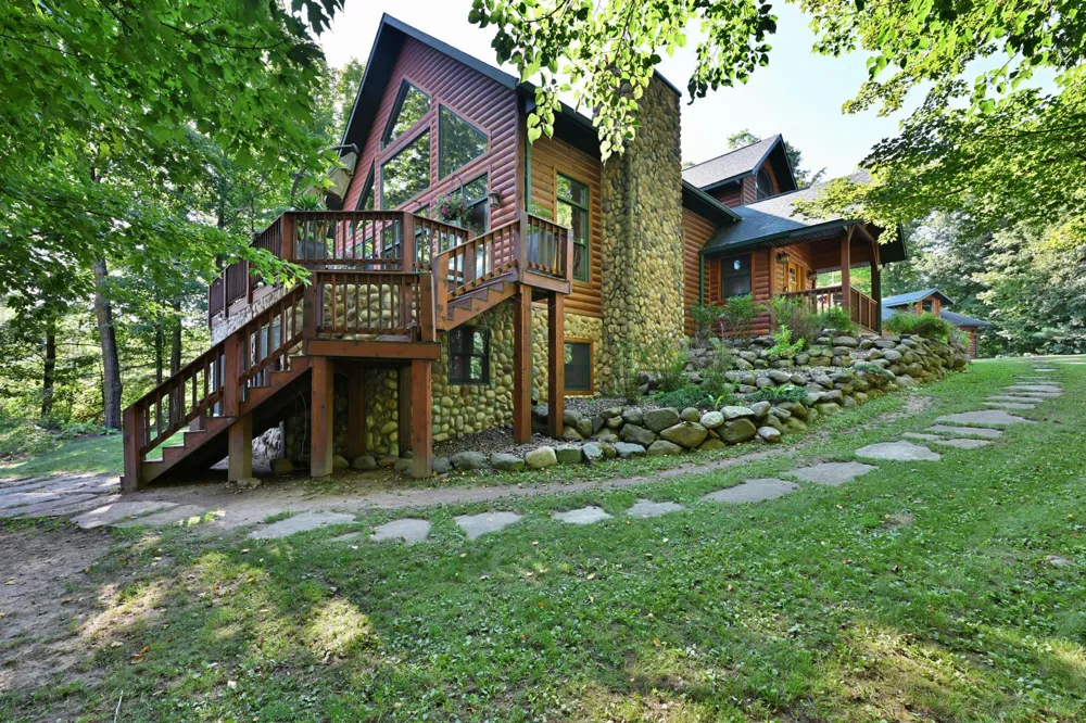 W2325 Belvidere Road Sarona, WI 54870