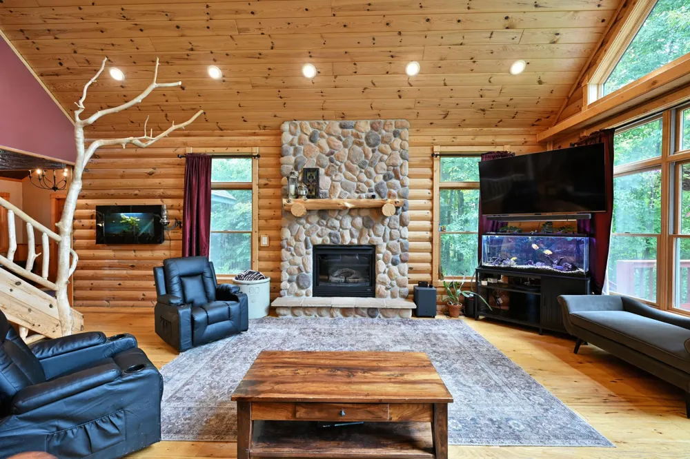 W2325 Belvidere Road Sarona, WI 54870