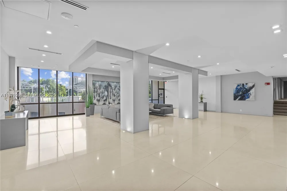 20379 W Country Club Dr #2336 Aventura, FL 33180