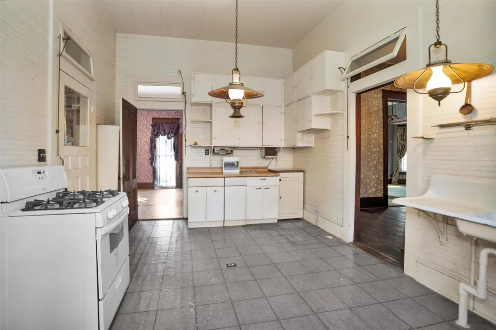 311 E Colorado Street La Grange, TX 78945