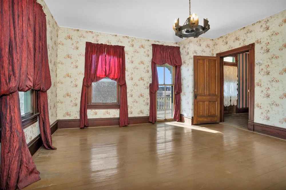 311 E Colorado Street La Grange, TX 78945