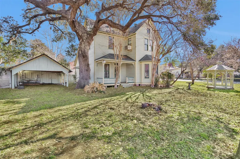 311 E Colorado Street La Grange, TX 78945