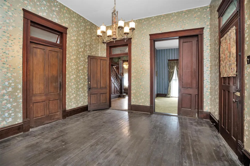 311 E Colorado Street La Grange, TX 78945