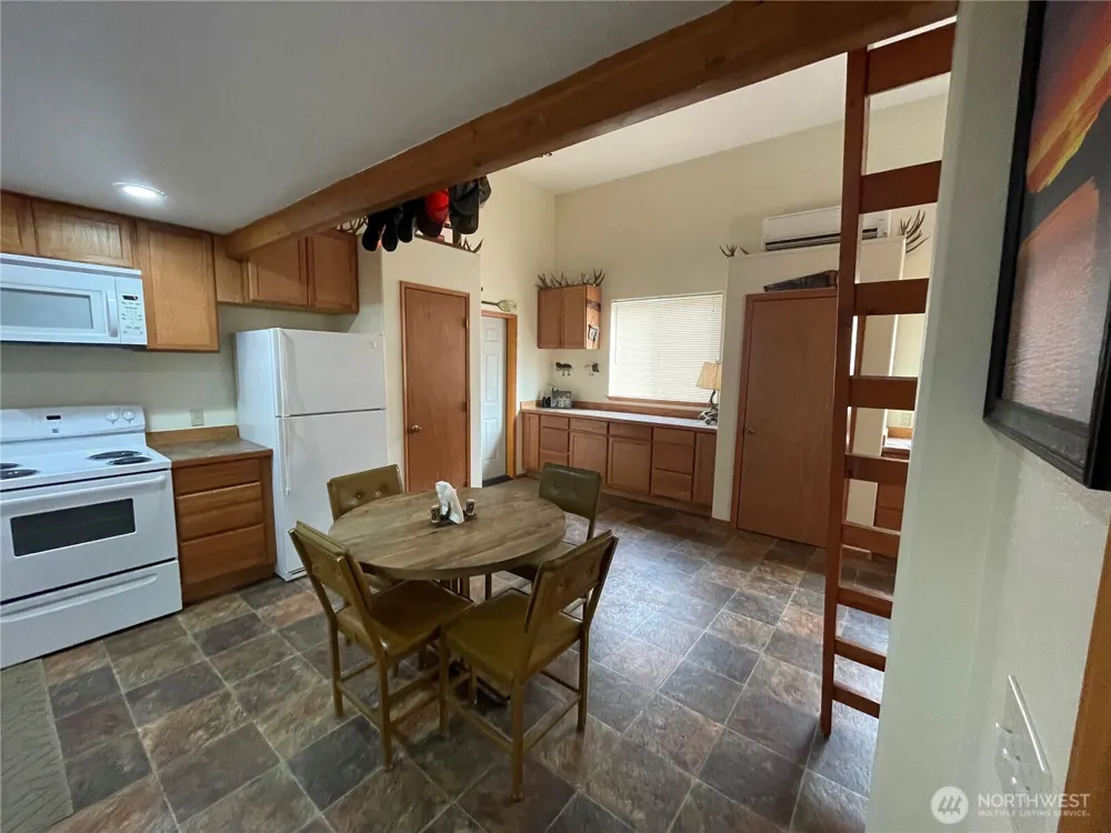 37855 Skyview Court Creston, WA 99147