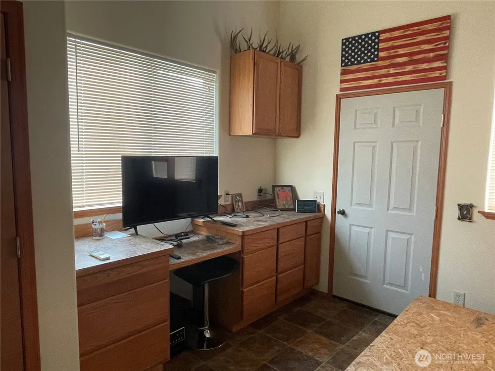 37855 Skyview Court Creston, WA 99147