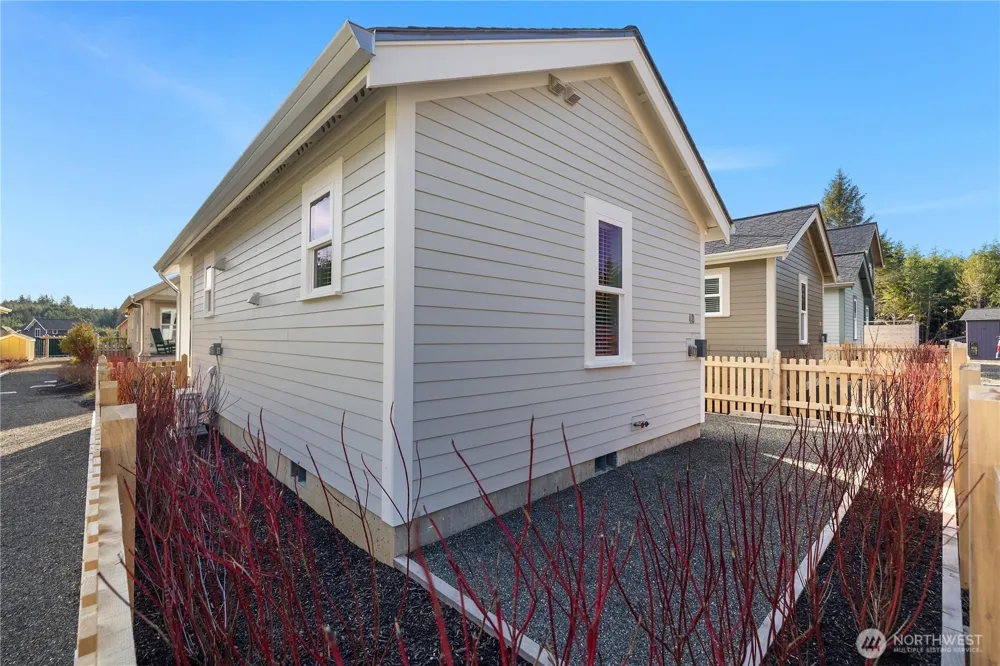 40 Bungalow Loop Pacific Beach, WA 98571