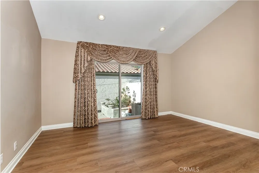 19519 Rinaldi #55 Porter Ranch, CA 91326