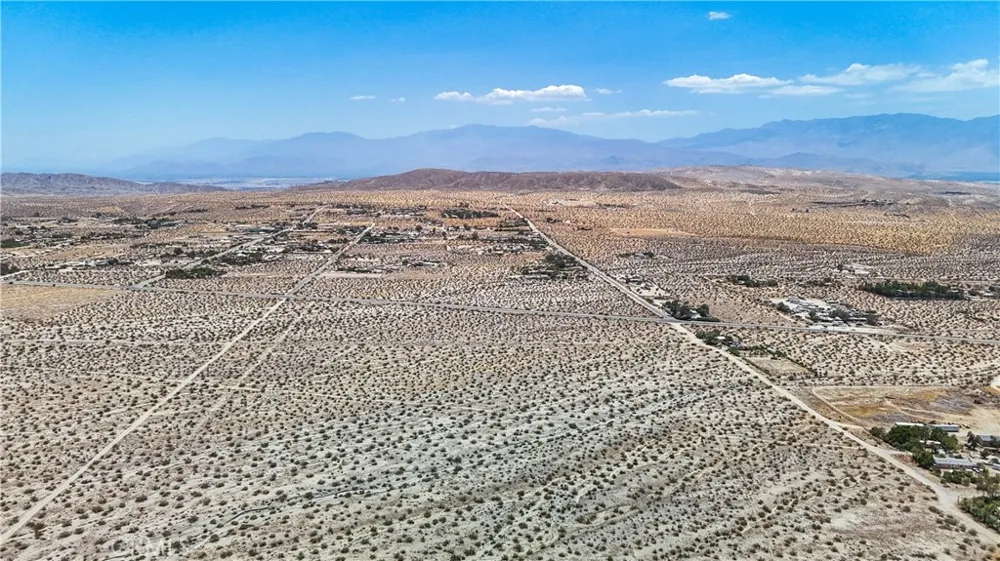 60 Dillon Road Sky Valley, CA 92241