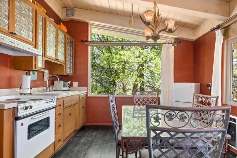 25630 Sunrise Drive Idyllwild, CA 92549