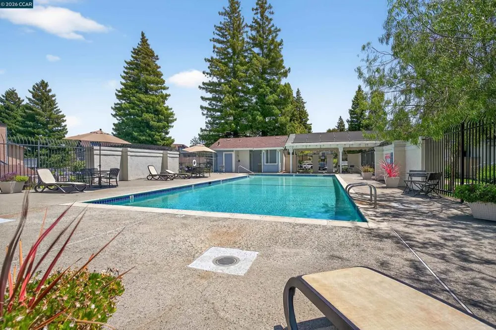 15 Glenwood Hercules, CA 94547