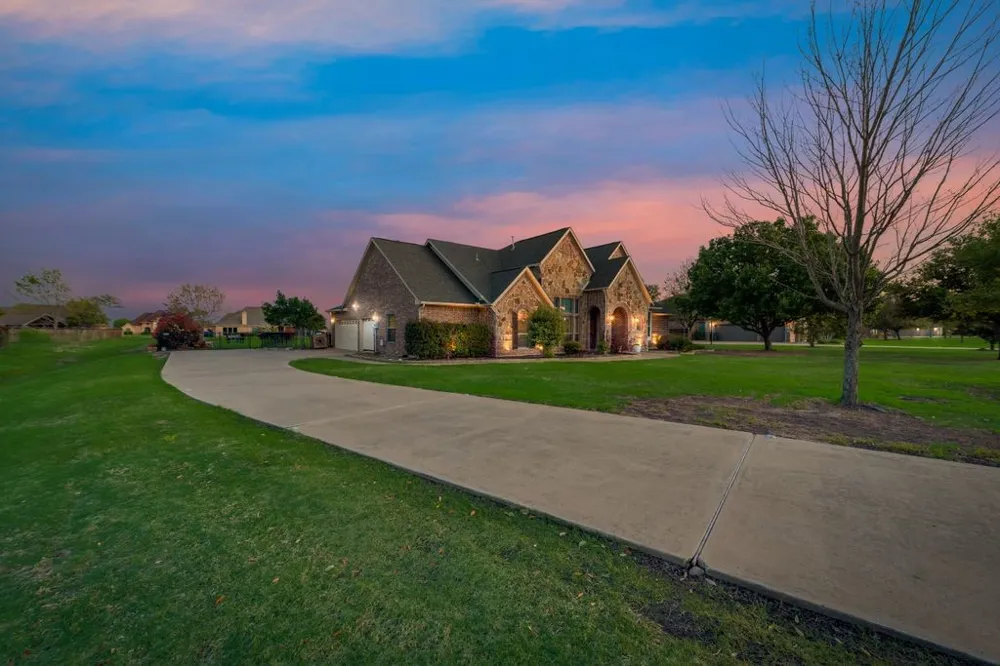 18176 Langford Lane Talty, TX 75126