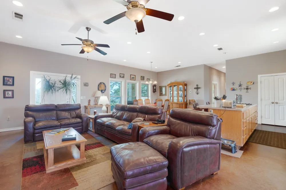 8089 Fm 580 E Kempner, TX 76539