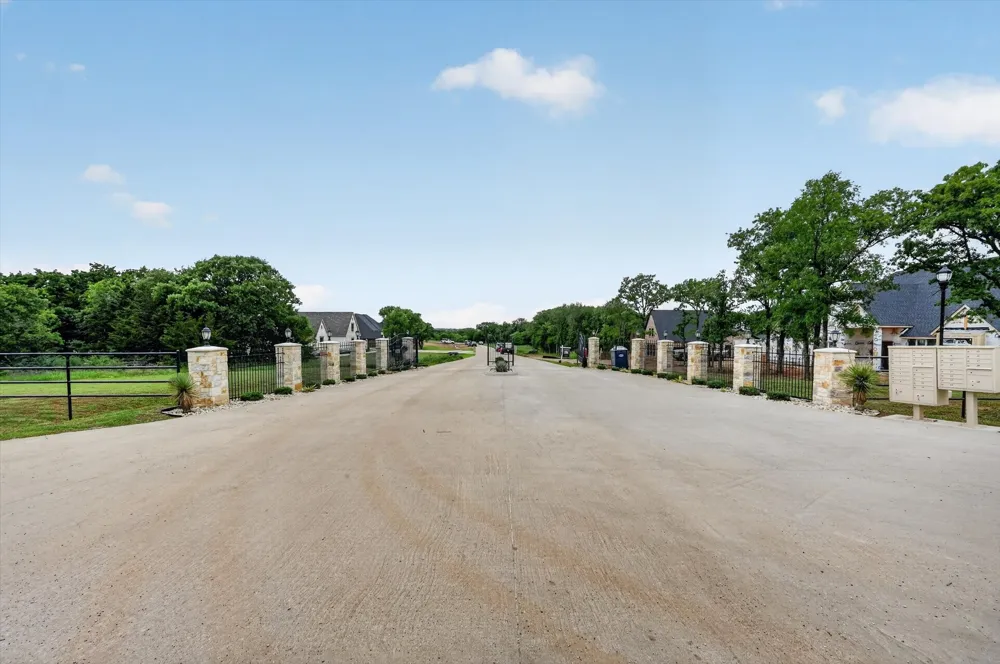 1640 Private Access 60200 Burleson, TX 76028