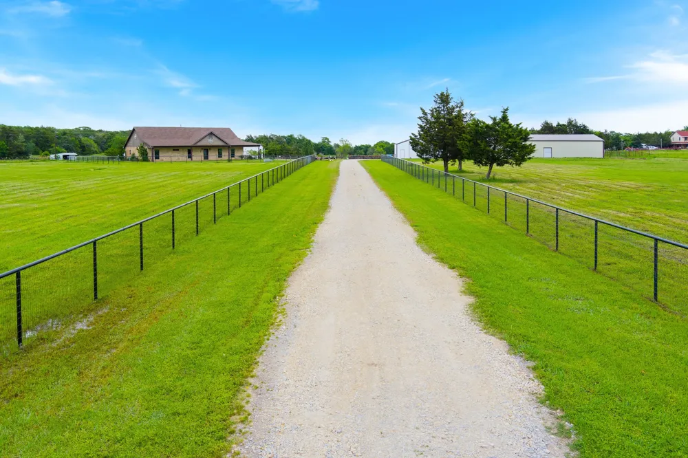 289 Blackjack Road Valley View, TX 76272