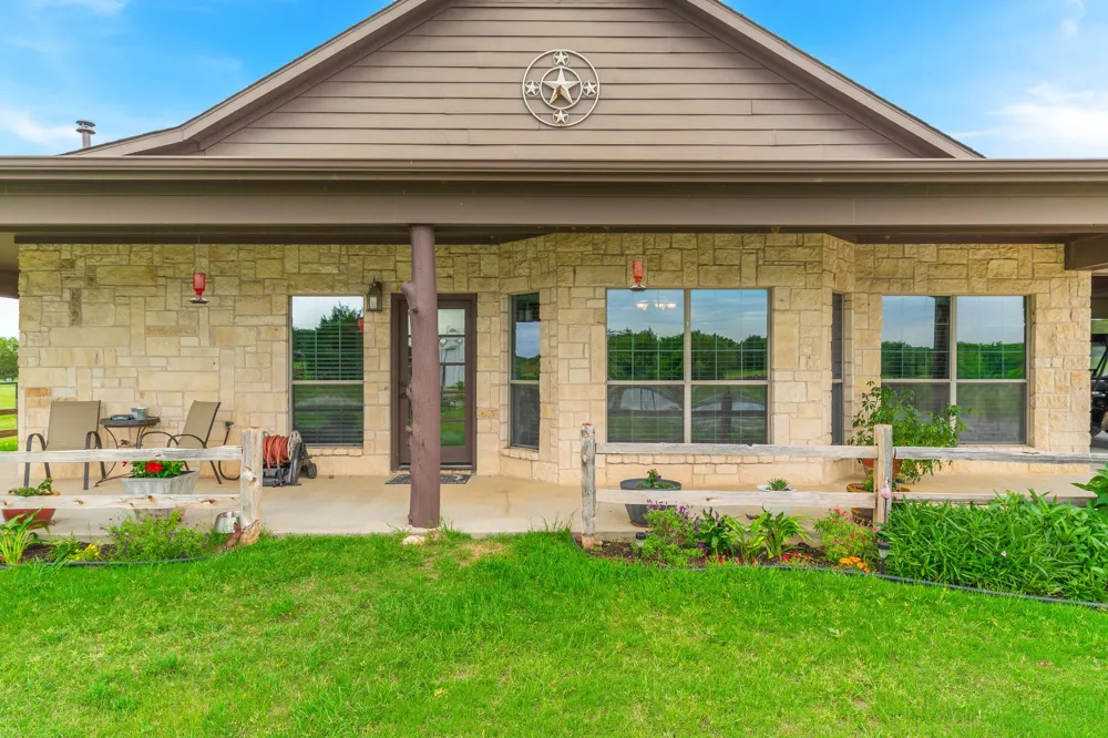 289 Blackjack Road Valley View, TX 76272