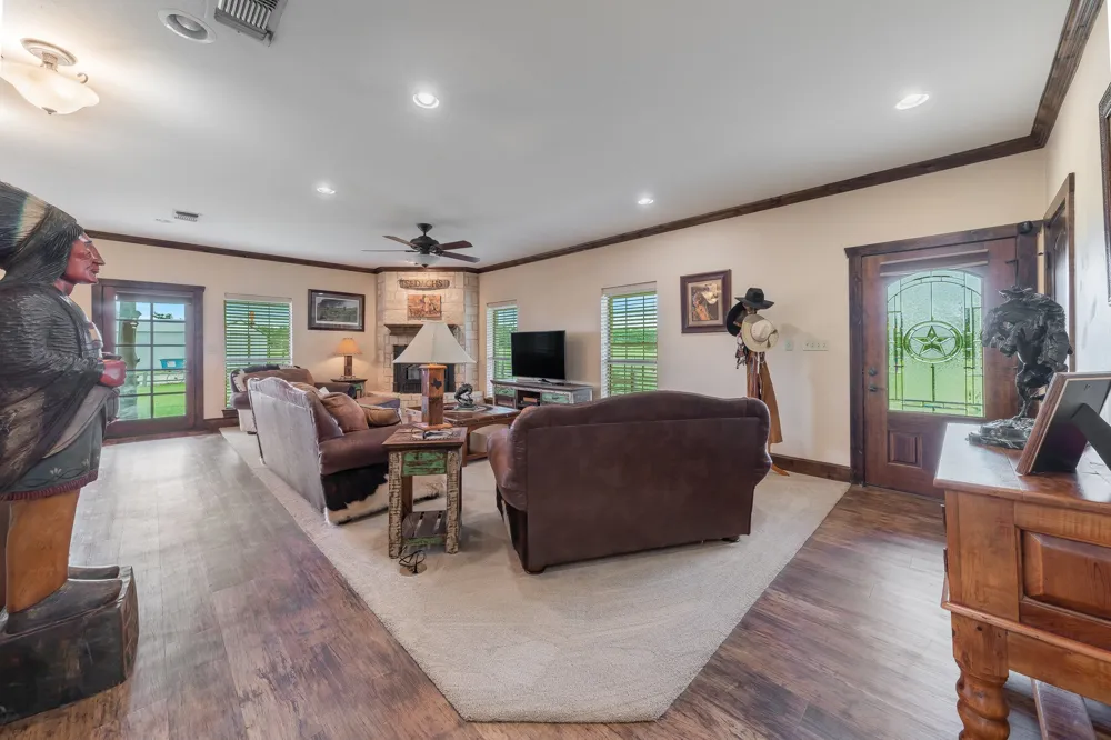 289 Blackjack Road Valley View, TX 76272