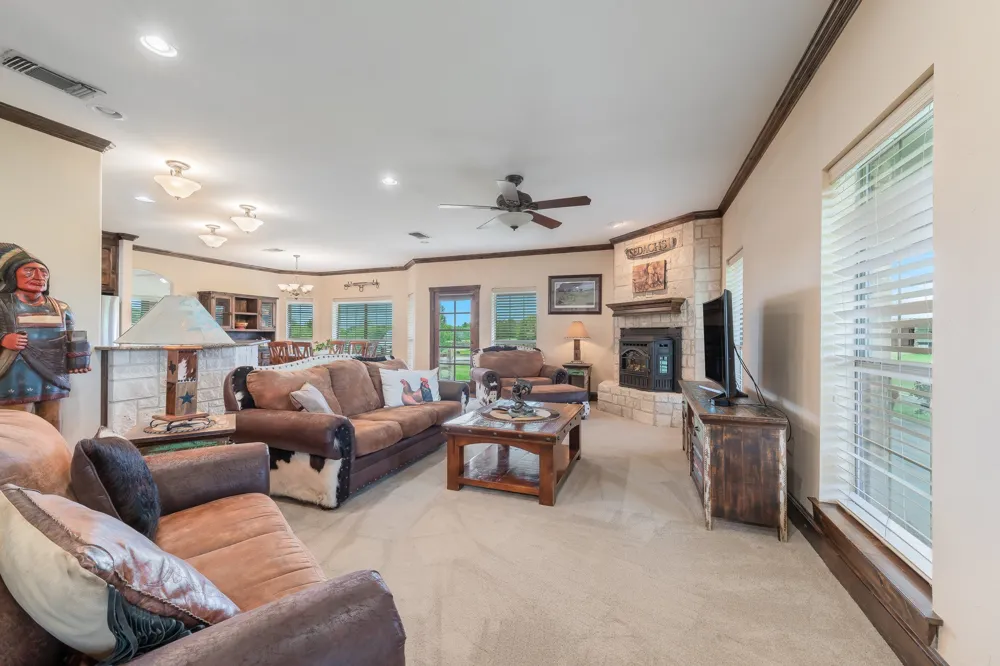 289 Blackjack Road Valley View, TX 76272