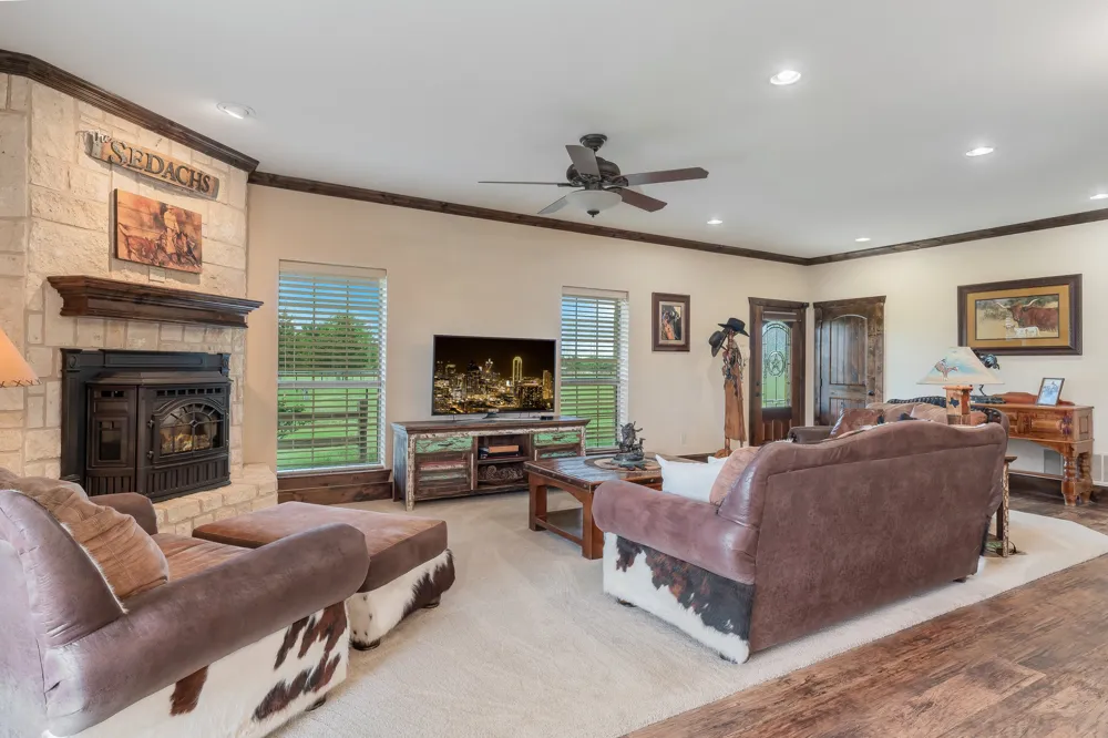 289 Blackjack Road Valley View, TX 76272