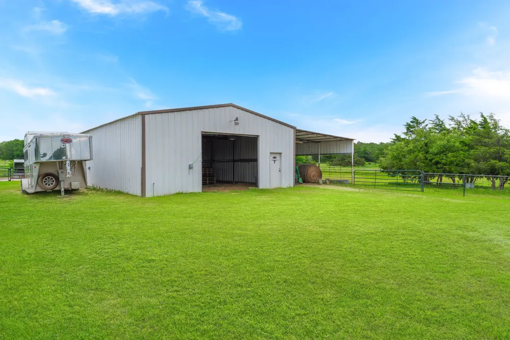 289 Blackjack Road Valley View, TX 76272