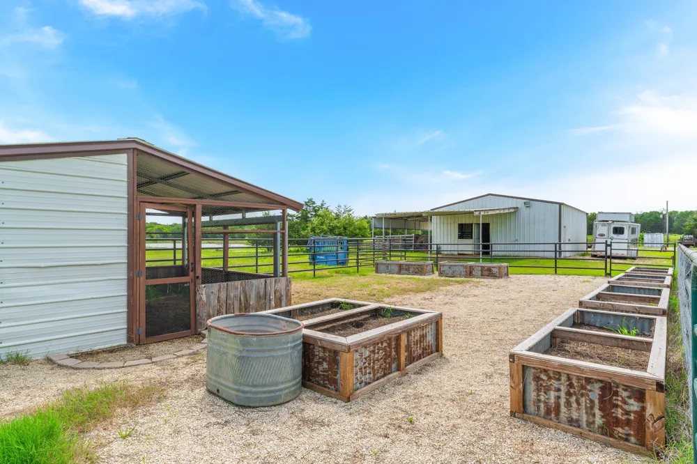 289 Blackjack Road Valley View, TX 76272