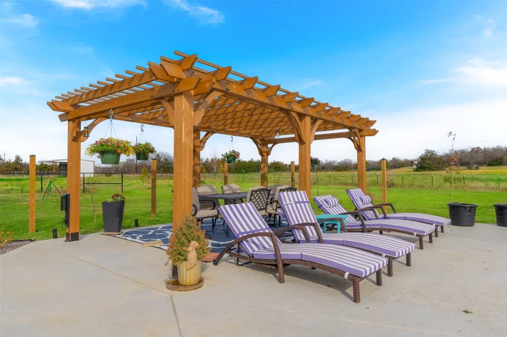 289 Blackjack Road Valley View, TX 76272