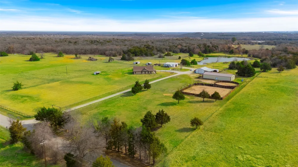 289 Blackjack Road Valley View, TX 76272