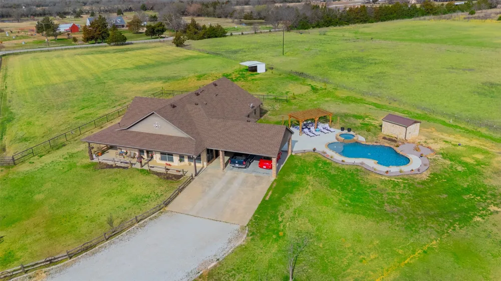 289 Blackjack Road Valley View, TX 76272