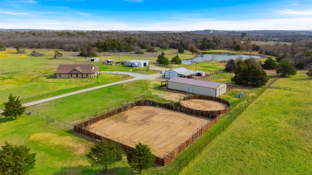 289 Blackjack Road Valley View, TX 76272