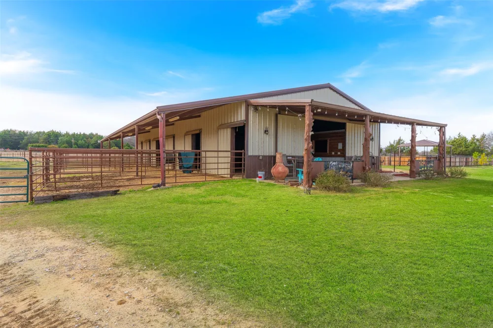 289 Blackjack Road Valley View, TX 76272